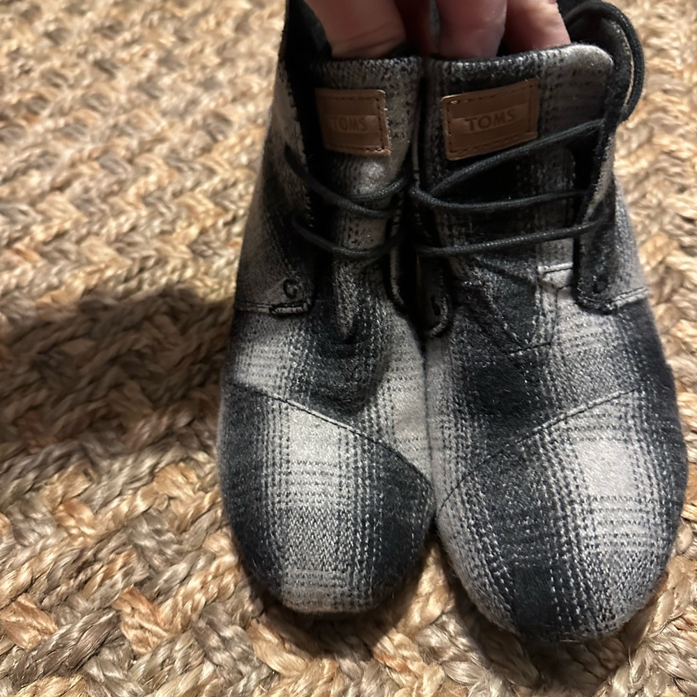 TOMS WOOL WEDGE bootie plaid- SZ 9
